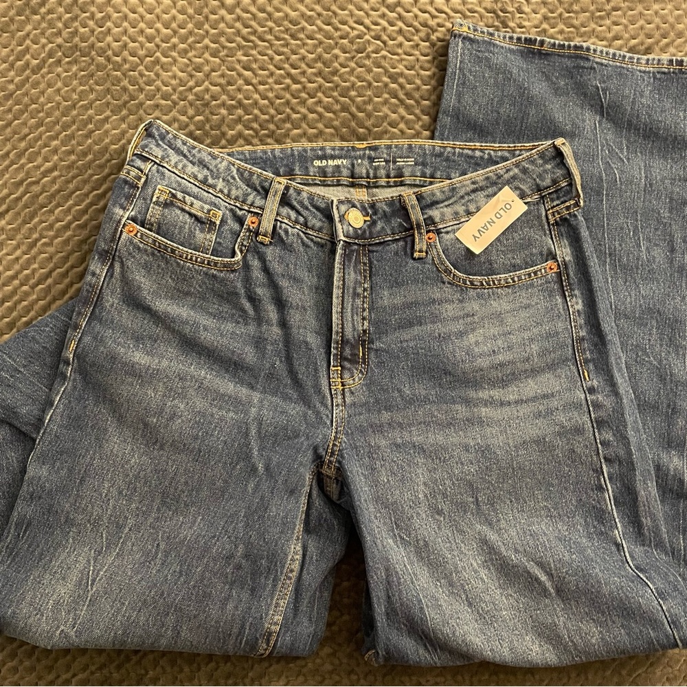 NWT Old Navy wide leg jeans.  31” inseam Size 8